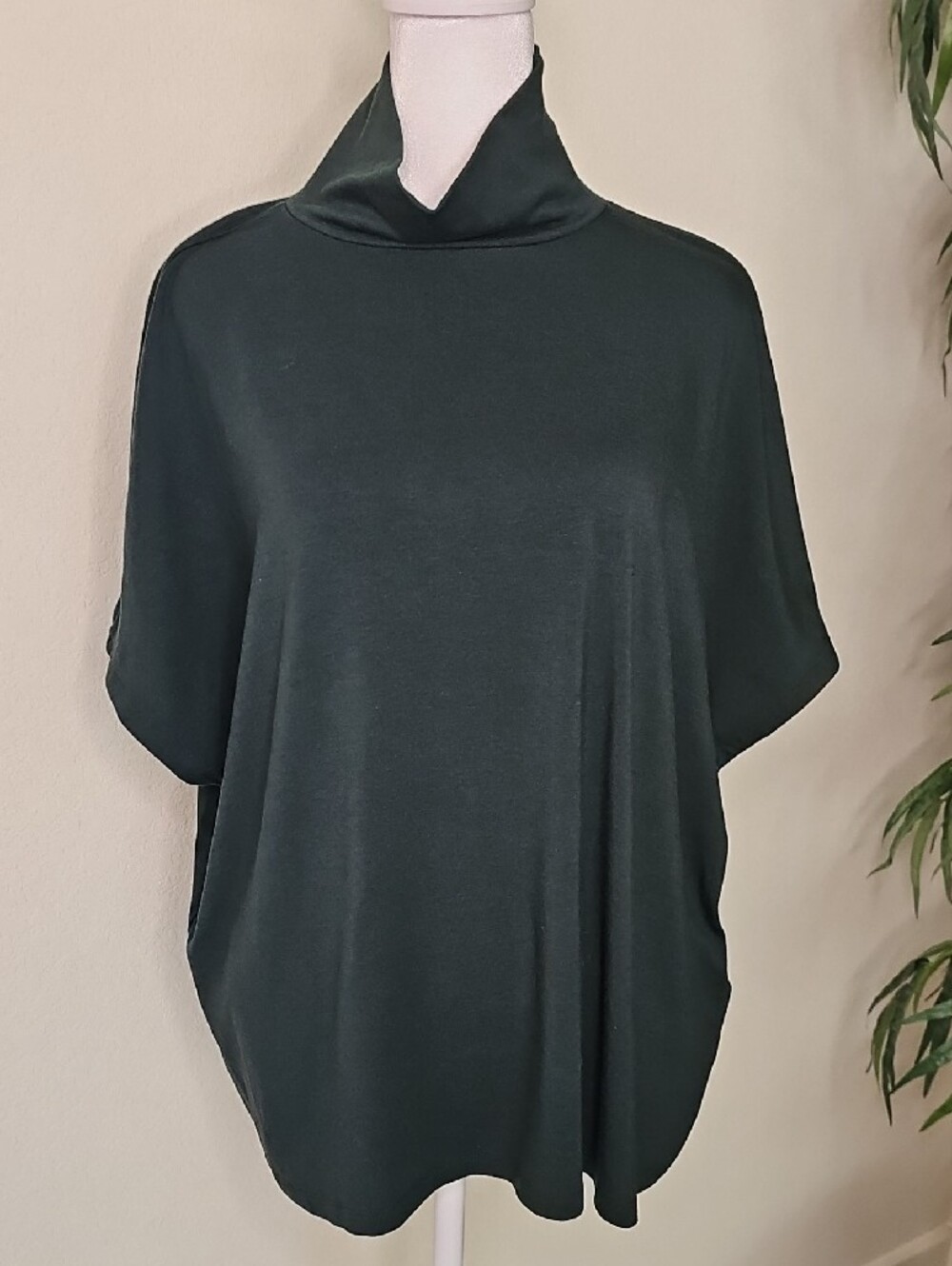 Daily Ritual Dark Green Poncho, Top Mock Turtleneck Sz L